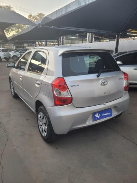 TOYOTA Etios Hatch 1.3 16V 4P FLEX X, Foto 7
