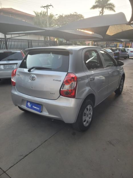 TOYOTA Etios Hatch 1.3 16V 4P FLEX X, Foto 8