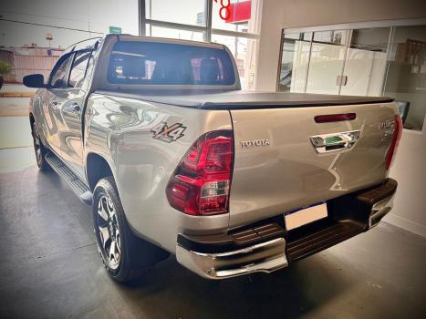 TOYOTA Hilux Caminhonete 2.8 16V SRX 50 ANOS 4X4 TURBO DIESEL CABINE DUPLA AUTOMTICO, Foto 9