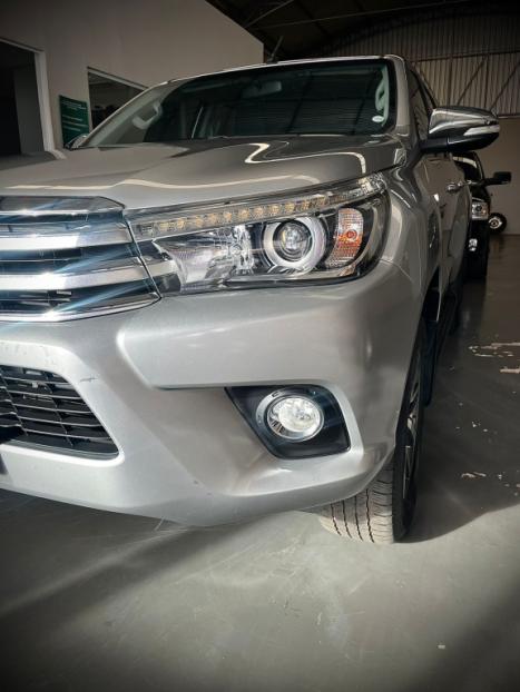 TOYOTA Hilux Caminhonete 2.8 16V SRX 4X4 TURBO DIESEL CABINE DUPLA AUTOMTICO, Foto 5