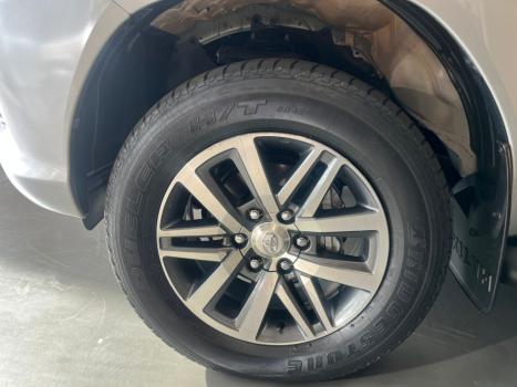 TOYOTA Hilux Caminhonete 2.8 16V SRX 4X4 TURBO DIESEL CABINE DUPLA AUTOMTICO, Foto 14