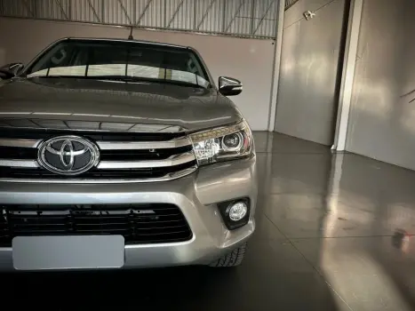 TOYOTA Hilux Caminhonete 2.8 16V SRX 4X4 TURBO DIESEL CABINE DUPLA AUTOMTICO, Foto 4