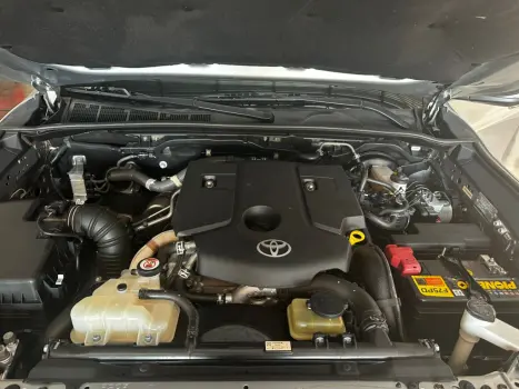 TOYOTA Hilux Caminhonete 2.8 16V SRX 4X4 TURBO DIESEL CABINE DUPLA AUTOMTICO, Foto 6