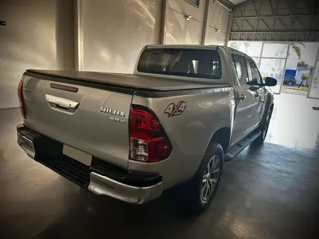 TOYOTA Hilux Caminhonete 2.8 16V SRX 4X4 TURBO DIESEL CABINE DUPLA AUTOMTICO, Foto 9