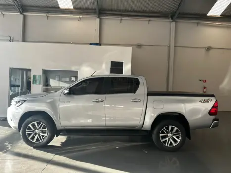 TOYOTA Hilux Caminhonete 2.8 16V SRX 4X4 TURBO DIESEL CABINE DUPLA AUTOMTICO, Foto 12