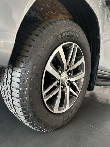 TOYOTA Hilux Caminhonete 2.8 16V SRX 4X4 TURBO DIESEL CABINE DUPLA AUTOMTICO, Foto 13