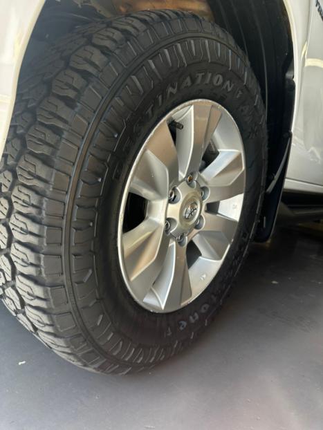 TOYOTA Hilux Caminhonete 2.8 16V SRV 4X4 DIESEL CABINE DUPLA AUTOMTICO, Foto 12