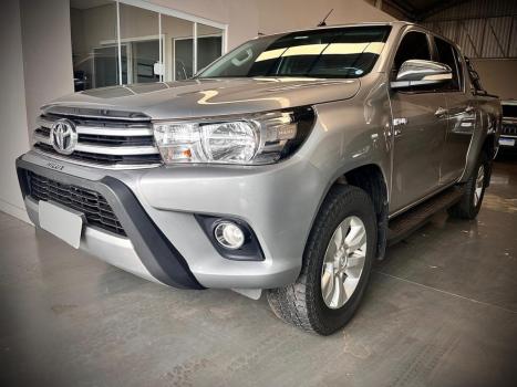 TOYOTA Hilux Caminhonete 2.7 16V 4P SRV FLEX 4X4  CABINE DUPLA AUTOMTICO, Foto 4