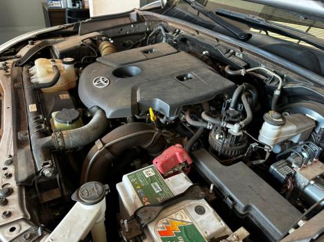 TOYOTA Hilux Caminhonete 2.8 16V SRV 4X4 DIESEL CABINE DUPLA AUTOMTICO, Foto 5