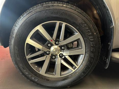 TOYOTA Hilux Caminhonete 2.8 16V SRV 4X4 DIESEL CABINE DUPLA AUTOMTICO, Foto 6