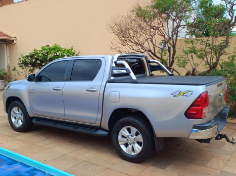 TOYOTA Hilux Caminhonete 2.7 16V 4P SRV FLEX 4X4  CABINE DUPLA AUTOMTICO, Foto 6