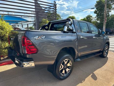 TOYOTA Hilux Caminhonete 2.8 16V SRX 50 ANOS 4X4 TURBO DIESEL CABINE DUPLA AUTOMTICO, Foto 4