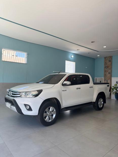 TOYOTA Hilux Caminhonete 2.8 16V 4P SR 4X4 DIESEL CABINE DUPLA AUTOMTICO, Foto 3