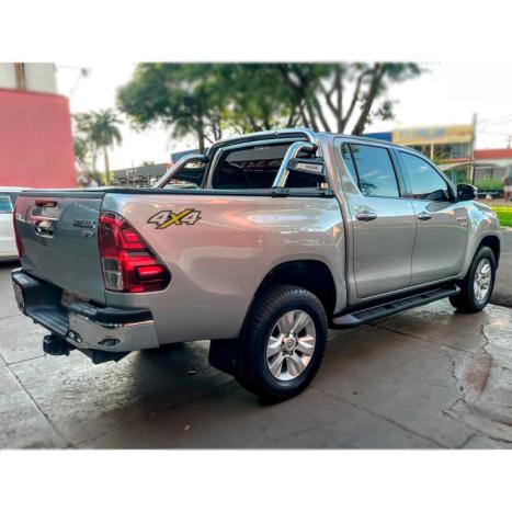 TOYOTA Hilux Caminhonete 2.7 16V 4P SRV FLEX 4X4  CABINE DUPLA AUTOMTICO, Foto 9