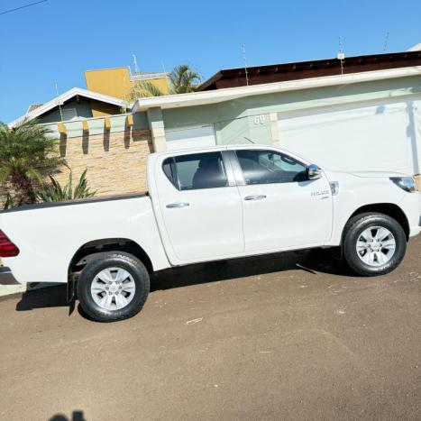 TOYOTA Hilux Caminhonete 2.7 16V 4P SR FLEX CABINE DUPLA, Foto 2