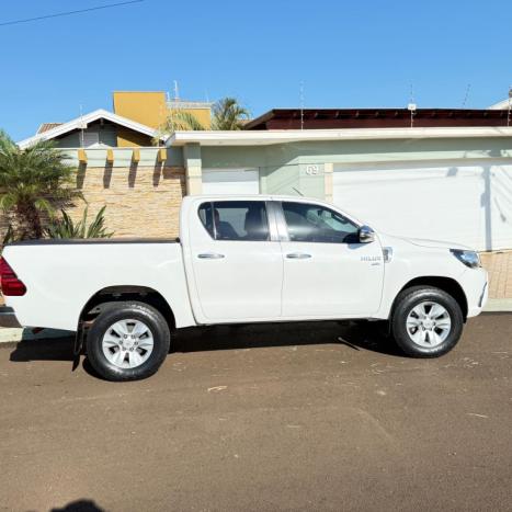 TOYOTA Hilux Caminhonete 2.7 16V 4P SR FLEX CABINE DUPLA, Foto 4