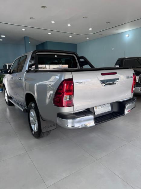 TOYOTA Hilux Caminhonete 2.7 16V 4P SR FLEX CABINE DUPLA, Foto 7