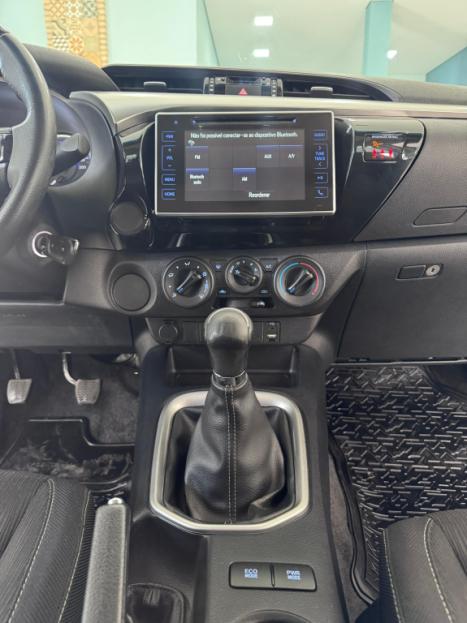 TOYOTA Hilux Caminhonete 2.7 16V 4P SR FLEX CABINE DUPLA, Foto 10