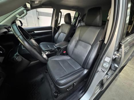 TOYOTA Hilux Caminhonete 2.8 16V SRX 4X4 TURBO DIESEL CABINE DUPLA AUTOMTICO, Foto 7