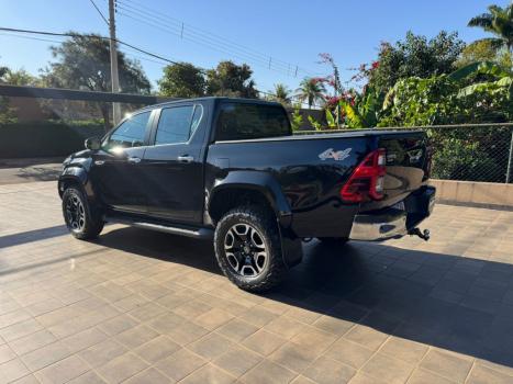 TOYOTA Hilux Caminhonete 2.8 16V SRX PLUS 4X4 TURBO DIESEL CABINE DUPLA AUTOMTICO, Foto 3