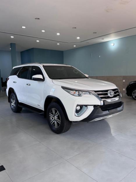 TOYOTA Hilux SW4 2.7 16V 4P FLEX SRV 7 LUGARES AUTOMTICO, Foto 2