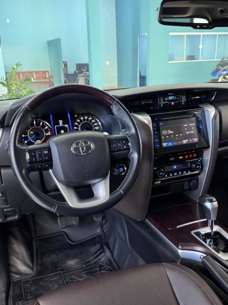 TOYOTA Hilux SW4 2.7 16V 4P FLEX SRV 7 LUGARES AUTOMTICO, Foto 10