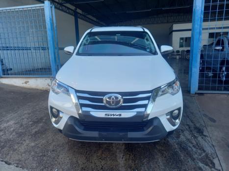 TOYOTA Hilux SW4 2.7 16V 4P FLEX SRV 7 LUGARES AUTOMTICO, Foto 3
