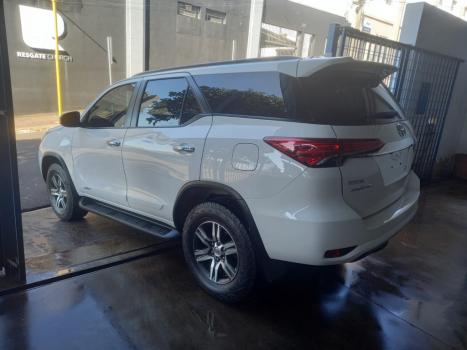 TOYOTA Hilux SW4 2.7 16V 4P FLEX SRV 7 LUGARES AUTOMTICO, Foto 4