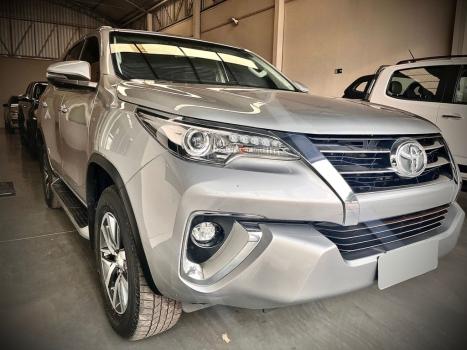 TOYOTA Hilux SW4 2.8 16V 4P SRX 4X4 7 LUGARES TURBO DIESEL AUTOMTICO, Foto 1