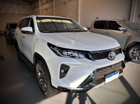 TOYOTA Hilux SW4 2.8 16V 4P SRX PLATINUM 4X4 7 LUGARES TURBO DIESEL AUTOMTICO, Foto 1