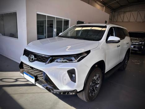 TOYOTA Hilux SW4 2.8 16V 4P SRX PLATINUM 4X4 7 LUGARES TURBO DIESEL AUTOMTICO, Foto 2