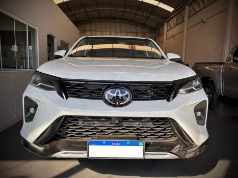 TOYOTA Hilux SW4 2.8 16V 4P SRX PLATINUM 4X4 7 LUGARES TURBO DIESEL AUTOMTICO, Foto 3