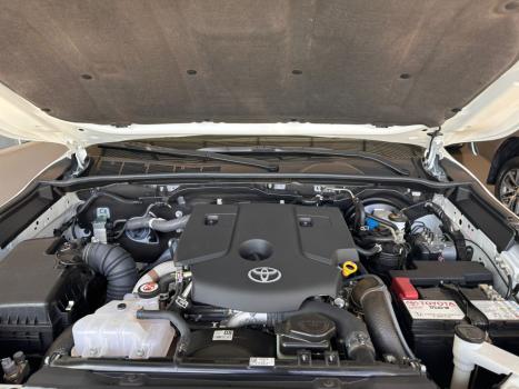 TOYOTA Hilux SW4 2.8 16V 4P SRX PLATINUM 4X4 7 LUGARES TURBO DIESEL AUTOMTICO, Foto 6