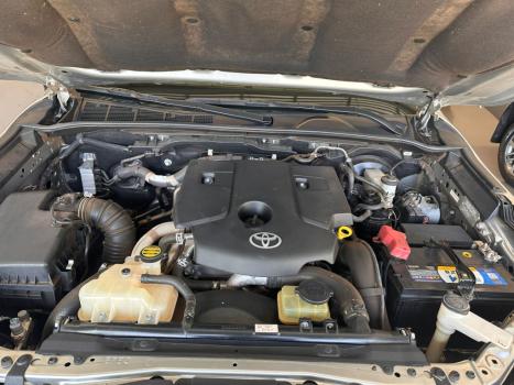 TOYOTA Hilux SW4 2.8 16V 4P SRX 4X4 7 LUGARES TURBO DIESEL AUTOMTICO, Foto 6