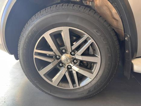 TOYOTA Hilux SW4 2.8 16V 4P SRX 4X4 7 LUGARES TURBO DIESEL AUTOMTICO, Foto 13