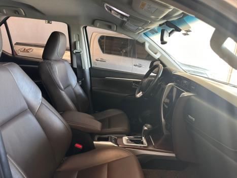 TOYOTA Hilux SW4 2.8 16V 4P SRX 4X4 7 LUGARES TURBO DIESEL AUTOMTICO, Foto 17