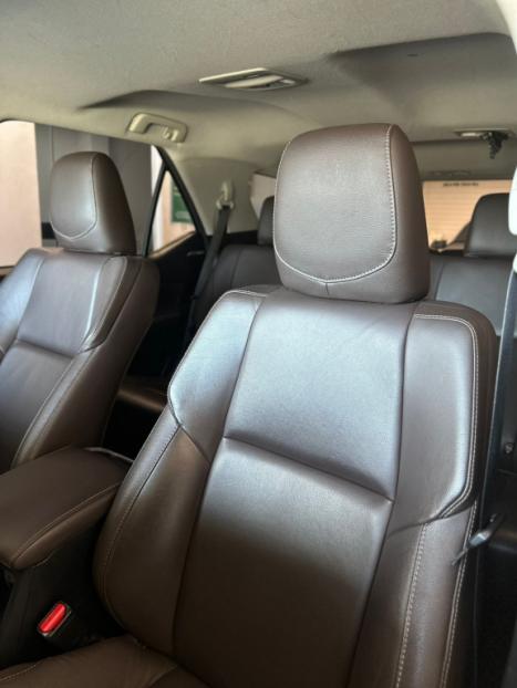 TOYOTA Hilux SW4 2.8 16V 4P SRX 4X4 7 LUGARES TURBO DIESEL AUTOMTICO, Foto 21