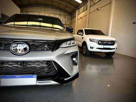 TOYOTA Hilux SW4 2.8 4P SRX 4X4 DIAMOND 7 LUGARES TURBO DIESEL AUTOMTICO, Foto 4