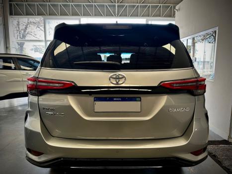 TOYOTA Hilux SW4 2.8 4P SRX 4X4 DIAMOND 7 LUGARES TURBO DIESEL AUTOMTICO, Foto 9