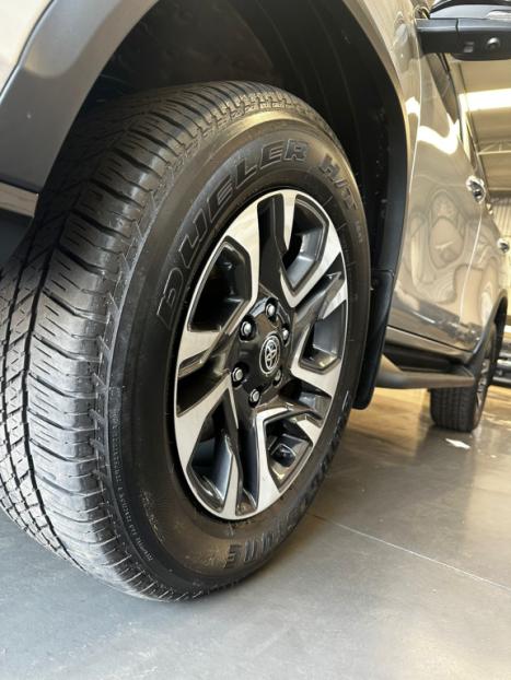 TOYOTA Hilux SW4 2.8 4P SRX 4X4 DIAMOND 7 LUGARES TURBO DIESEL AUTOMTICO, Foto 11