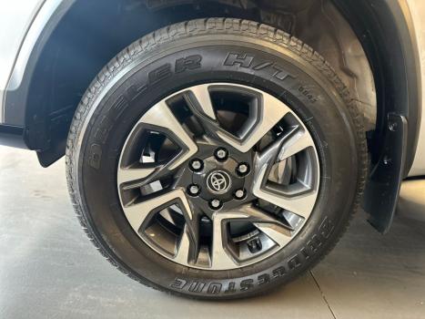 TOYOTA Hilux SW4 2.8 4P SRX 4X4 DIAMOND 7 LUGARES TURBO DIESEL AUTOMTICO, Foto 12