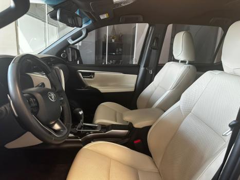 TOYOTA Hilux SW4 2.8 4P SRX 4X4 DIAMOND 7 LUGARES TURBO DIESEL AUTOMTICO, Foto 14