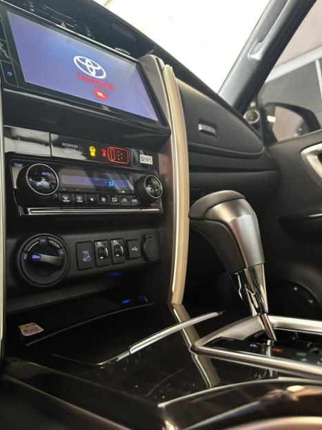 TOYOTA Hilux SW4 2.8 4P SRX 4X4 DIAMOND 7 LUGARES TURBO DIESEL AUTOMTICO, Foto 15