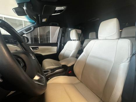 TOYOTA Hilux SW4 2.8 4P SRX 4X4 DIAMOND 7 LUGARES TURBO DIESEL AUTOMTICO, Foto 22