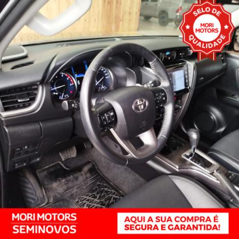 TOYOTA Hilux SW4 2.8 16V 4P SRX PLATINUM 4X4 7 LUGARES TURBO DIESEL AUTOMTICO, Foto 7