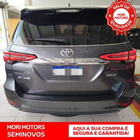 TOYOTA Hilux SW4 2.8 16V 4P SRX 4X4 7 LUGARES TURBO DIESEL AUTOMTICO, Foto 4