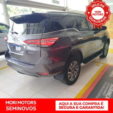 TOYOTA Hilux SW4 2.8 16V 4P SRX 4X4 7 LUGARES TURBO DIESEL AUTOMTICO, Foto 5