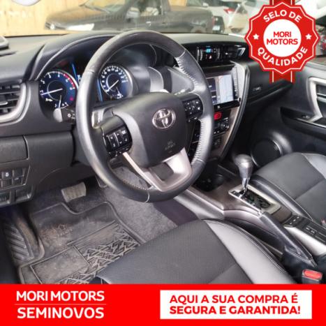 TOYOTA Hilux SW4 2.8 16V 4P SRX 4X4 7 LUGARES TURBO DIESEL AUTOMTICO, Foto 7