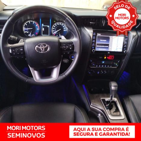 TOYOTA Hilux SW4 2.8 16V 4P SRX 4X4 7 LUGARES TURBO DIESEL AUTOMTICO, Foto 8