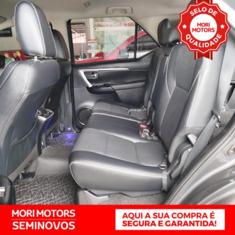 TOYOTA Hilux SW4 2.8 16V 4P SRX 4X4 7 LUGARES TURBO DIESEL AUTOMTICO, Foto 12